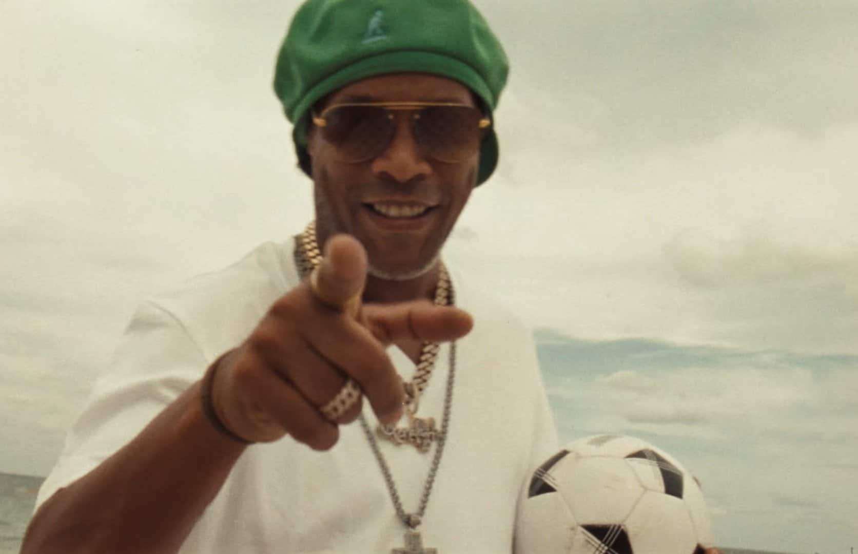 VIDEO Ronaldinho Inesperado Protagonista Del Nuevo Videoclip De Bad