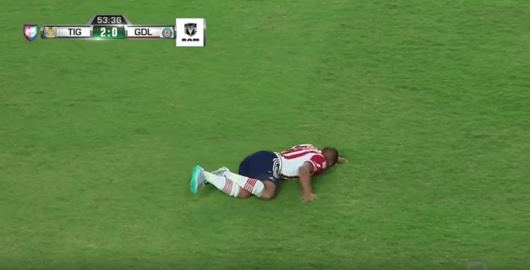 (VIDEO) Una entrada TERRIBLE y NO SE FRACTURÓ