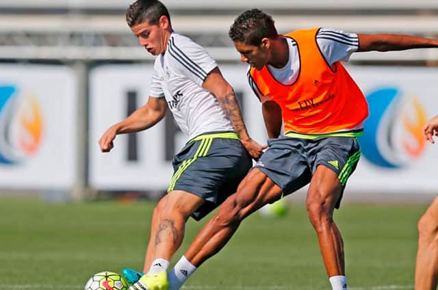 (VIDEO) ROBO Y 'VASELINA': GOLAZO de James en la práctica del Madrid