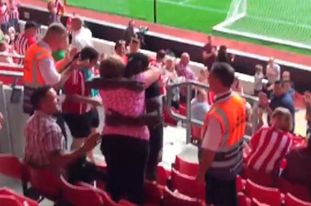 (VIDEO) CURIOSA ANÉCDOTA: Lukaku se disculpó con una fan antes de iniciar el partido