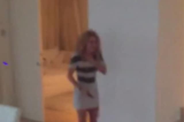 (VIDEO) ¡QUÉ PUNTERÍA! Piqué se 'bajó' a Shakira de un pelotazo