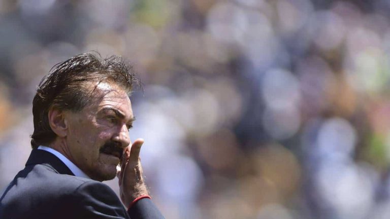 La Volpe anunció su retiro como director técnico