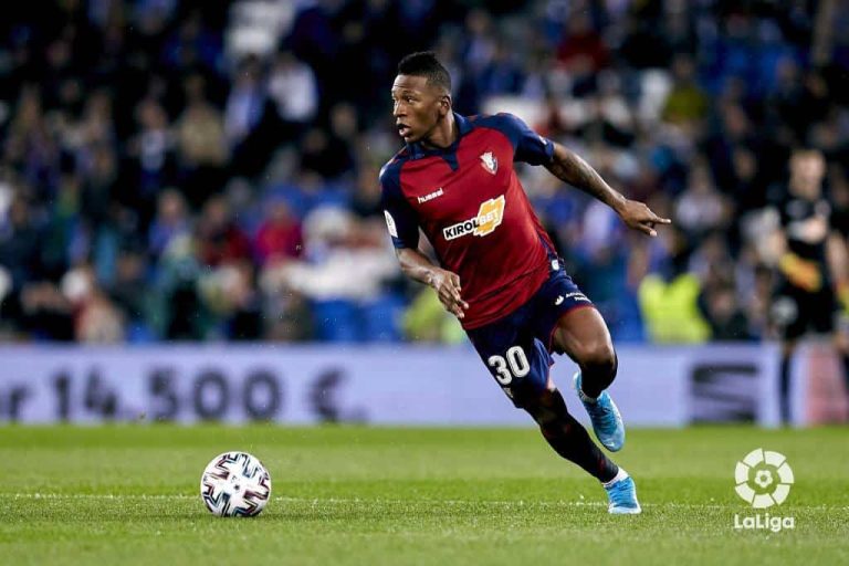 Pervis Estupiñán en la órbita del Manchester United