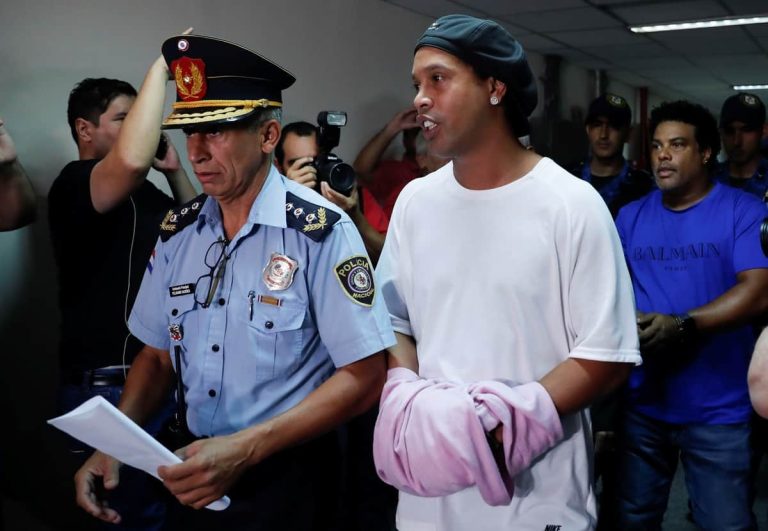 Ronaldinho: su vida en la cárcel a un mes de la detención