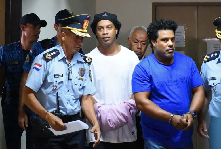 Ronaldinho y una petición en pleno arresto domiciliario
