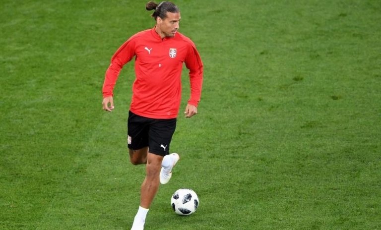 Futbolista es arrestado por no cumplir la cuarentena por el coronavirus