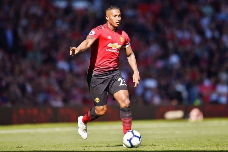 Junto a Van Dijk , Zlatan y Rooney: Antonio Valencia en un 11 ideal