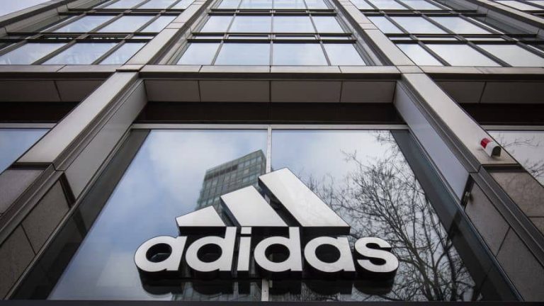 Alemania aprueba crédito garantizado de 2.400 millones de euros para Adidas