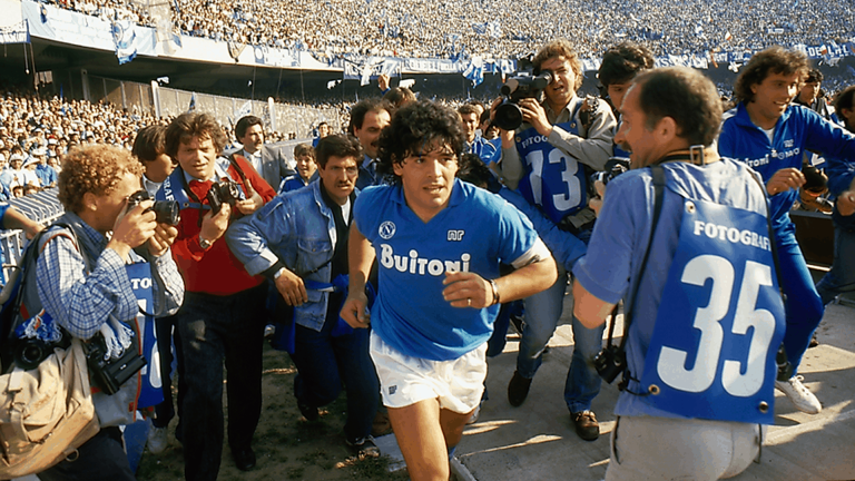 Subastan una camiseta de Maradona para luchar contra la pandemia