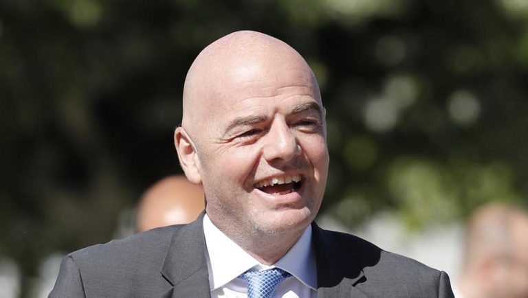 El jefe médico de la FIFA no quiere fútbol “hasta septiembre”
