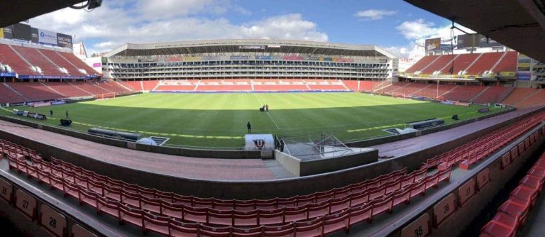(FOTO) AL 100 %: Cancha de LDU, recuperada