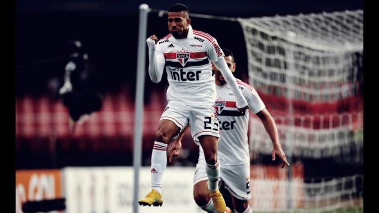 ¡Sao Paulo analiza renovar a Joao Rojas!