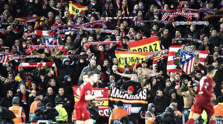 Hinchas del Liverpool exoneran a los del Atlético de la crisis del coronavirus