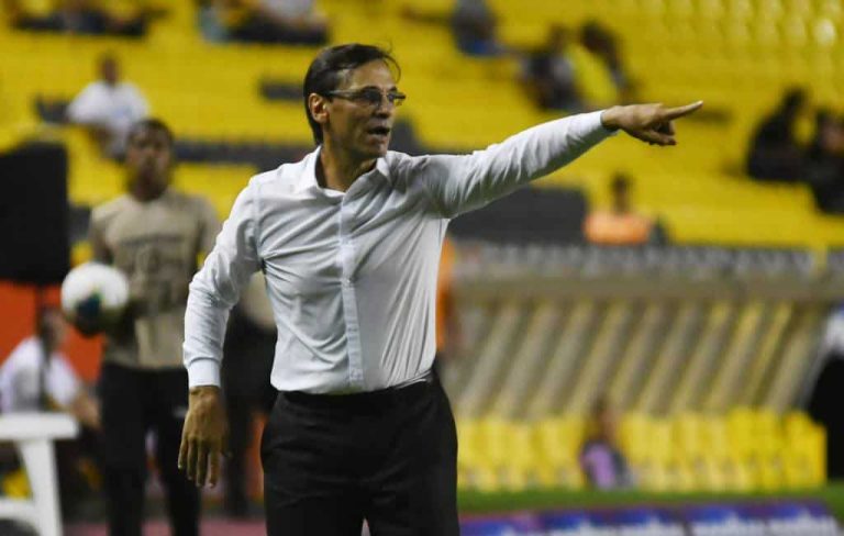 Fabián Bustos: “Cuatro semanas son acordes para volver a competir”