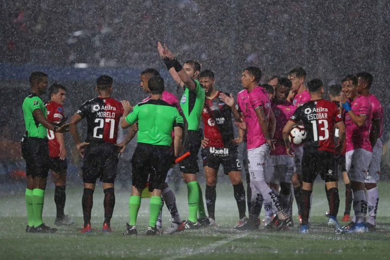 ¡Colón niega haber auspiciado económicamente a T. Universitario!