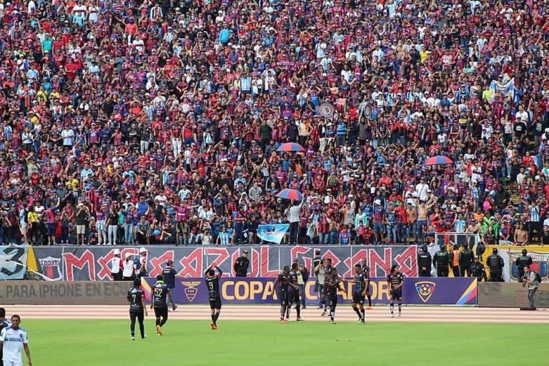 Deportivo Quito aportó para el cambio de luces en el Atahualpa