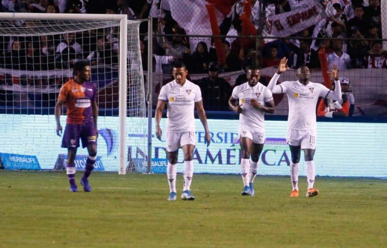 Salarios en LDU: Jugadores han conversado con Paz