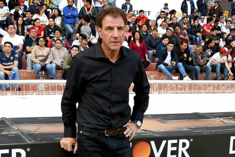 DT de Mushuc Runa: “Siento que hay una persecución arbitral en mi contra”