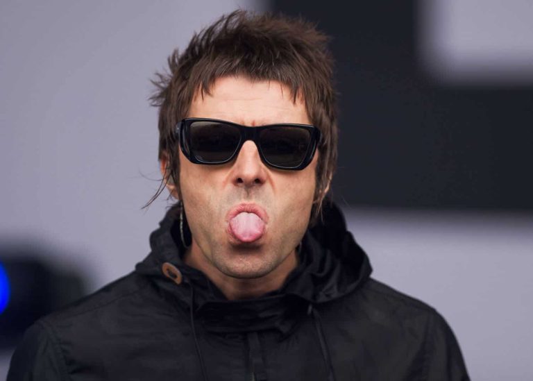 Liam Gallagher “mandó a Wuhan” al diseñador de la nueva camiseta del Man. City