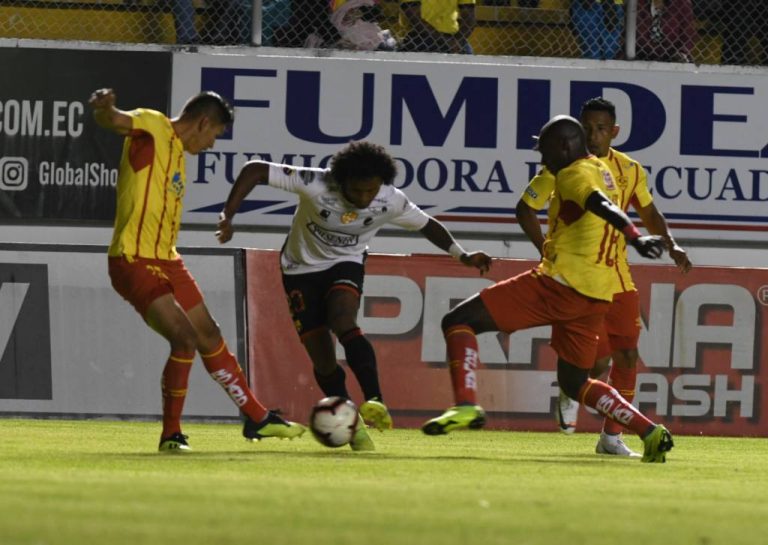 LES DEBEN MESES: Jugadores de Aucas analizan hacer una ‘para’