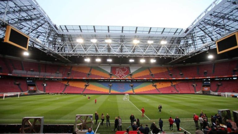 Holanda abrirá los estadios en septiembre, pero no se podrá cantar