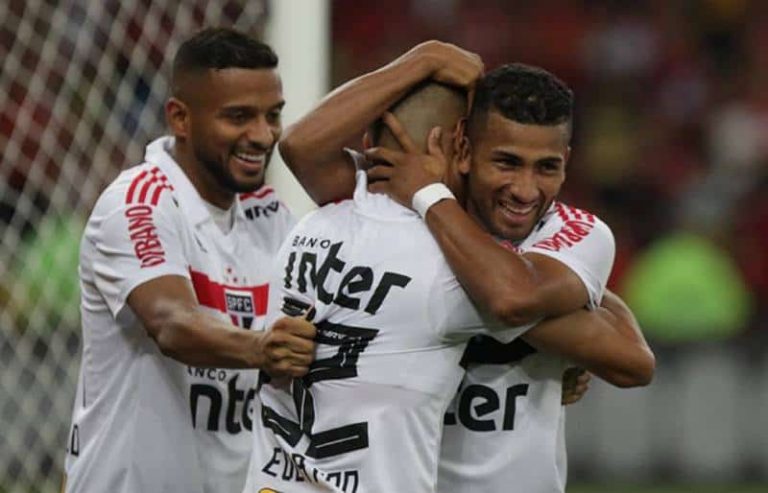 CON CONDICIONES: Joao Rojas renovará con Sao Paulo