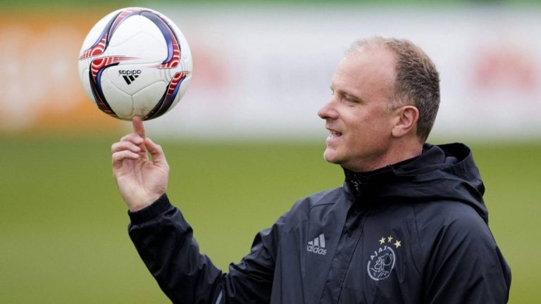 Bergkamp se postula para entrenar al Arsenal
