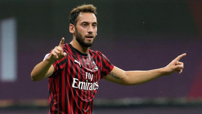 Calhanoglu se niega a renovar con el Milan