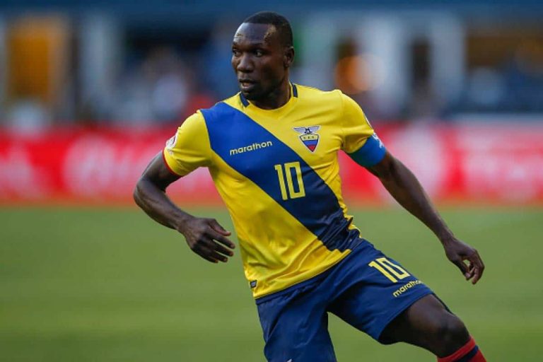 El Manchester United se fijó en Walter Ayoví