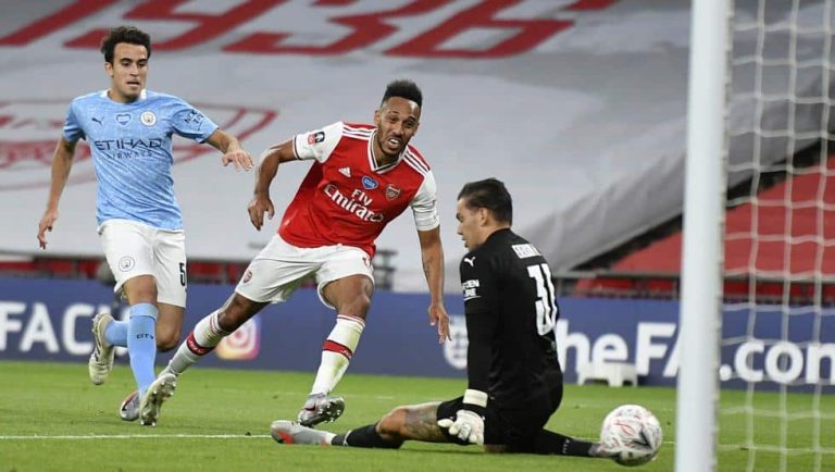 Aubameyang espera al Barça