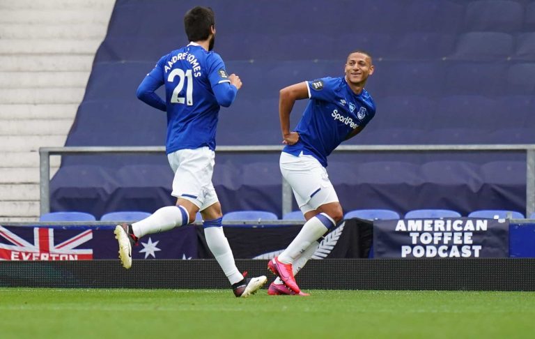 Fundamental victoria del Everton sobre Leicester