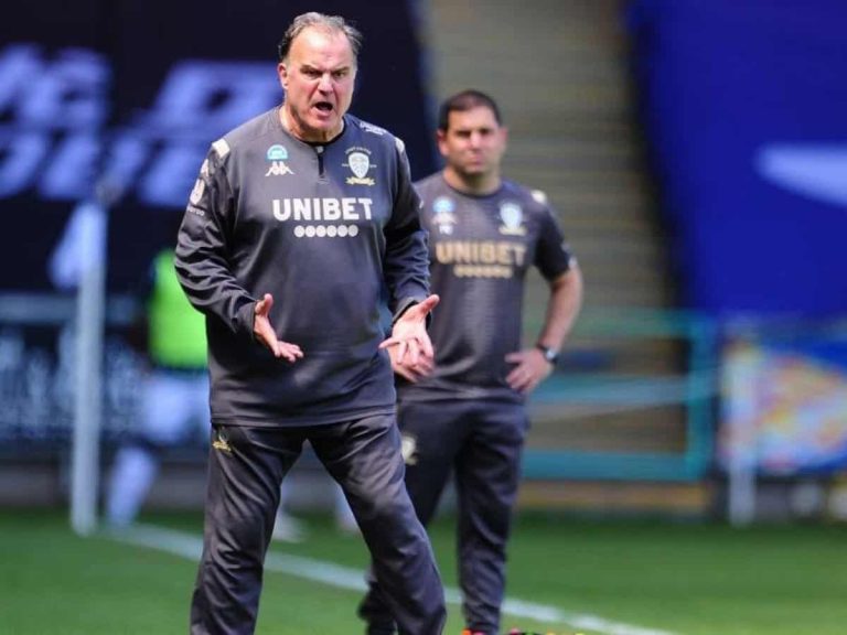 Marcelo Bielsa dio su palabra de que continuará en Leeds