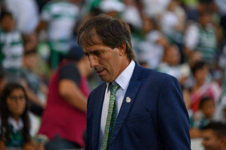 UNO MENOS: Almada quedó descartado para la Tri