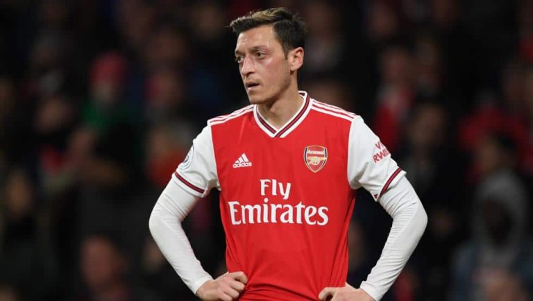 Agente de Özil afirma que no saldrá del Arsenal