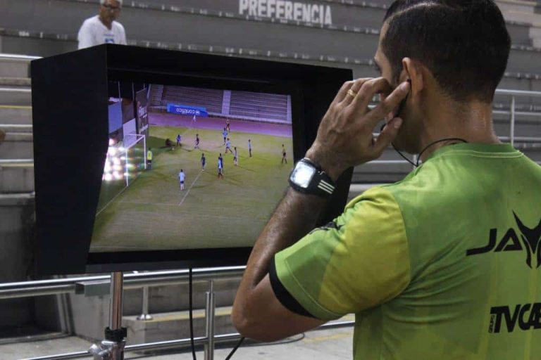 CONFIRMADO EL VAR en el Clásico y FEF dio a conocer los árbitros designados