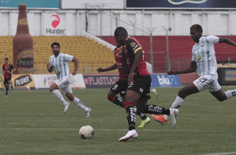 DUELO DE GOLAZOS: D. Cuenca y Guayaquil City empataron en el reinicio de la Liga Pro