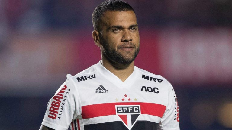 ¡Dani Alves se fracturó y será operado!