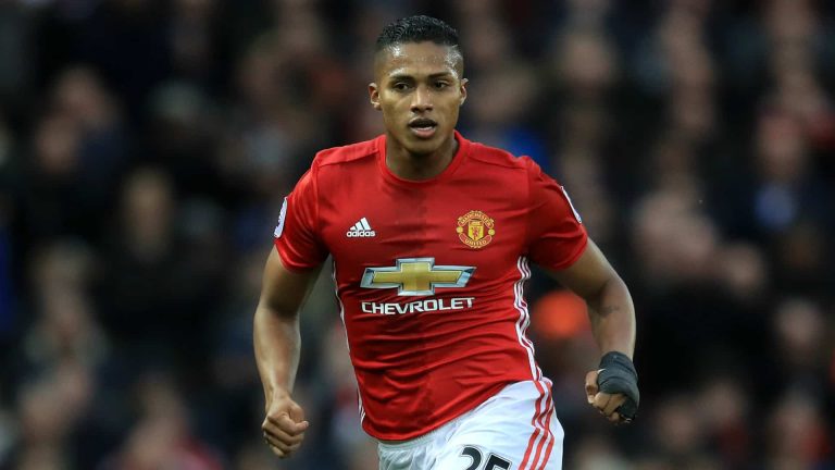 OFICIAL: Antonio Valencia usará el ’25’ en su vuelta a Old Trafford