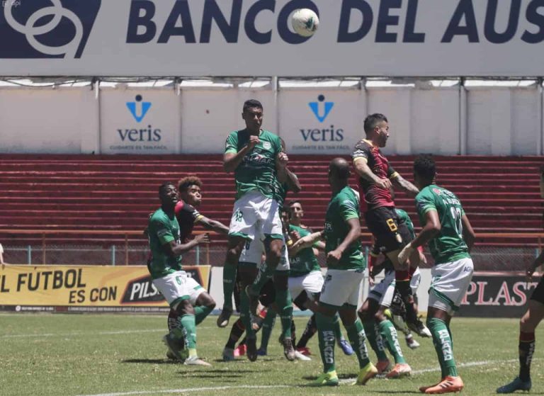 CON LA BENDITA PELOTA PARADA: Orense igualó en el último minuto al D. Cuenca