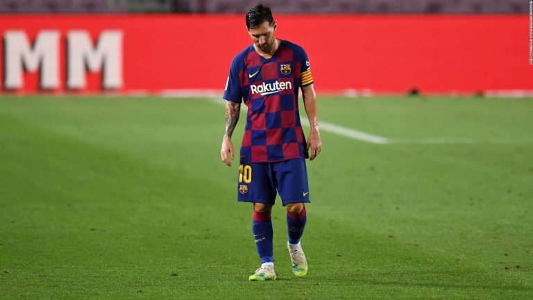 (VIDEO) Messi recibió una fuerte infracción que lo dejó por varios minutos en el piso