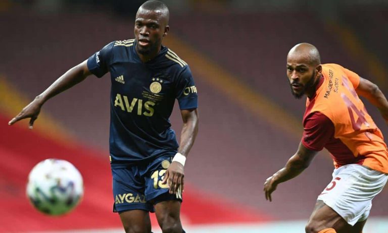 Enner Valencia tuvo acción en el Clásico de Turquía
