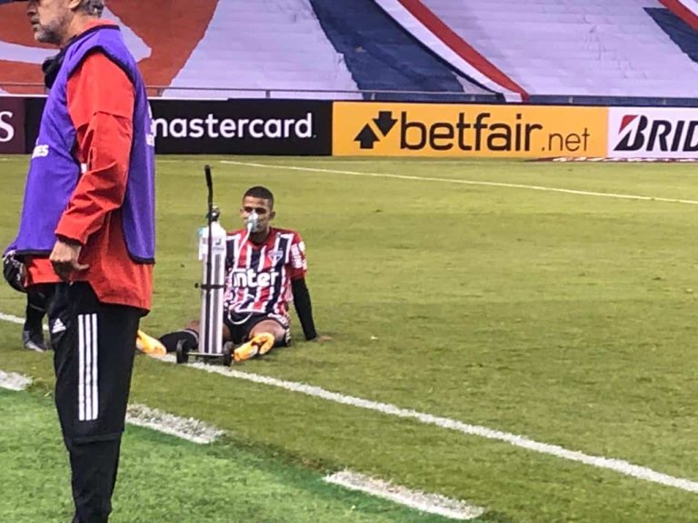 No pudo hablar post partido… ¡necesitó oxígeno en Casa Blanca!