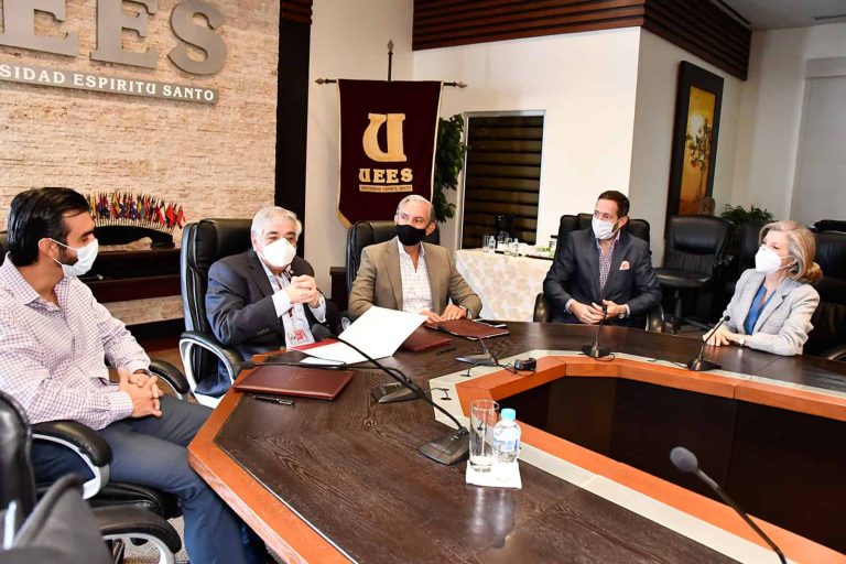 Emelec firmó convenio de cooperación institucional con la UEES