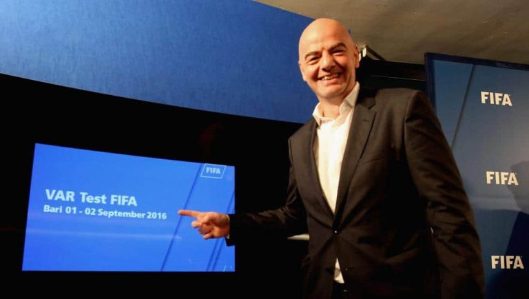 FIFA estima un coste de 14.000 millones para el fútbol mundial por la COVID-19