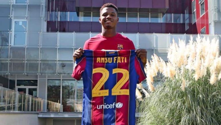 Ansu Fati ya tiene ficha de primer equipo, cláusula de 400 millones
