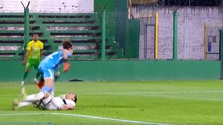 (VIDEO) Grave lesión de jugador de Olimpia en la Libertadores