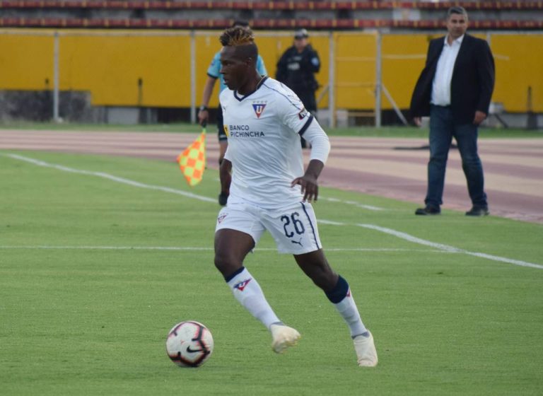 OFICIAL: Jhojan Julio renovó con LDU