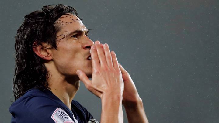 El destino es cruel con Cavani