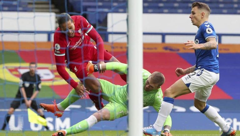 Van Dijk: la lesión podría ser todavía más grave