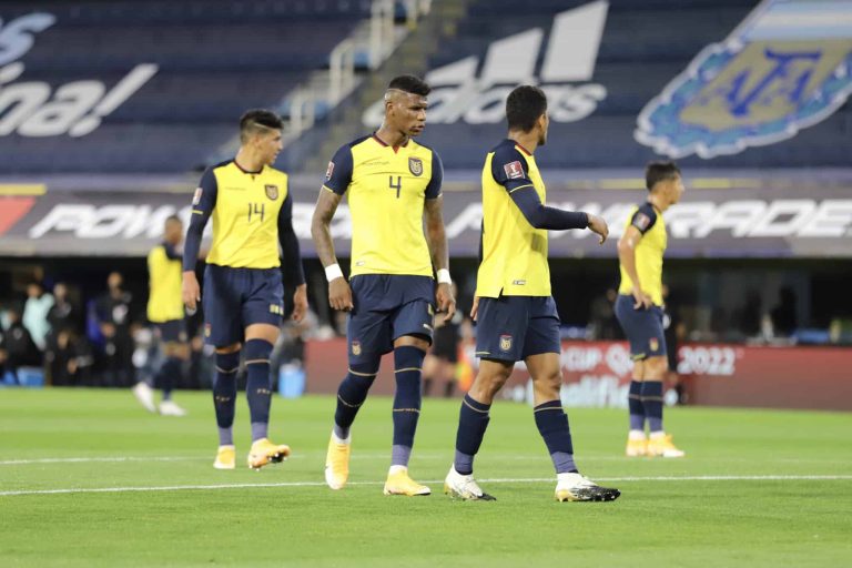 La dupla central de La TRI se repetirá Vs Uruguay